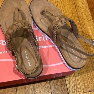 NEW Easy Spirit Elaine Flat Sandals Sz 8M Medium Brown